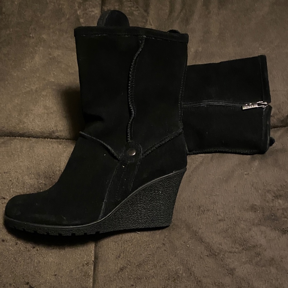 Elegant Black Wedge Boots